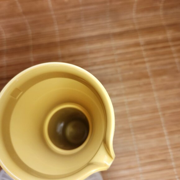 Tupperware Oil & Vinegar Cruet Set Almond Yellow Salad Dressing Container - Picture 10 of 10